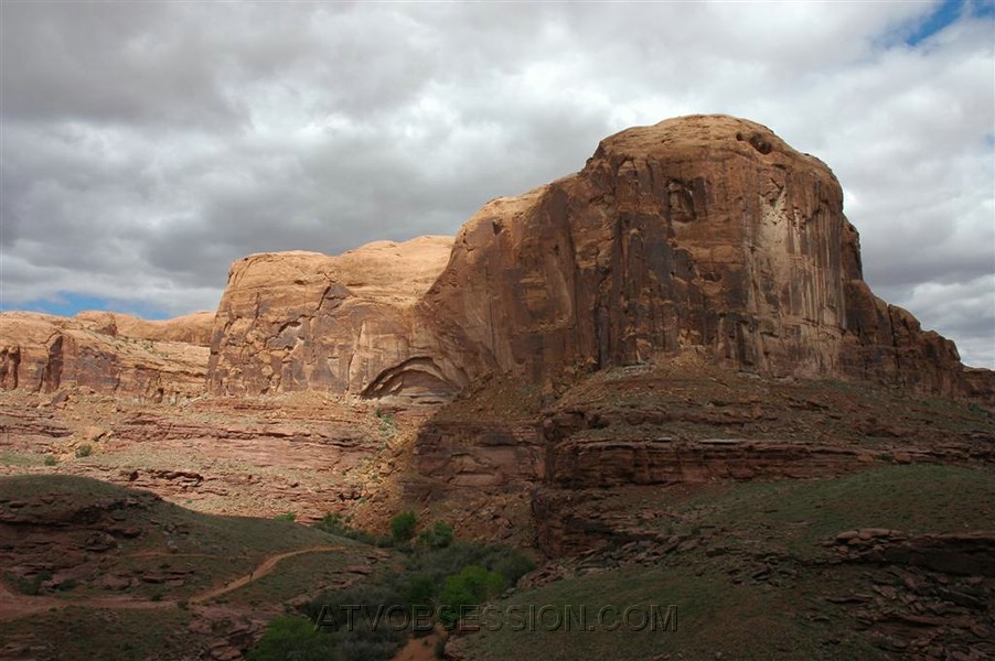 066. Cliffhanger starts to our left..jpg