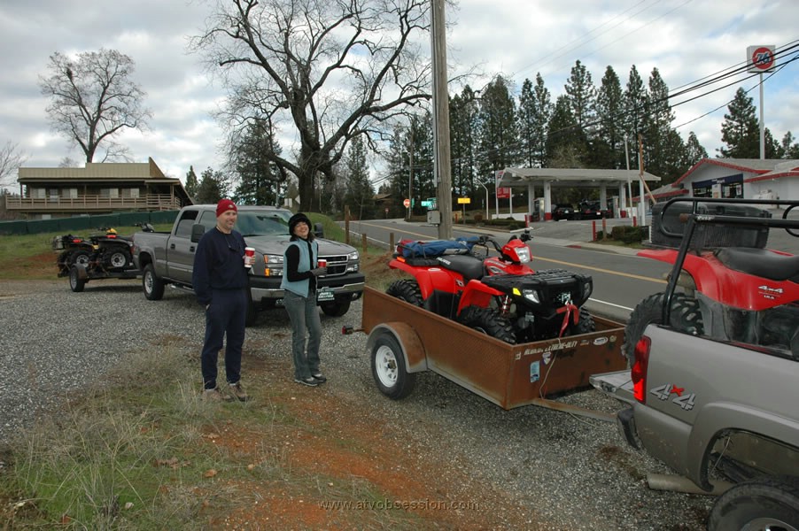 05. Ken and Lori with my new winch..jpg
